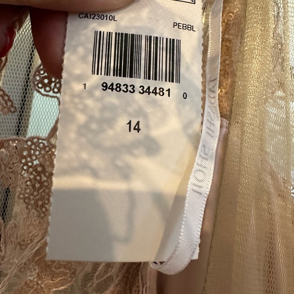 Tadashi Soji pink sequined gown. - Picture 4 of 7